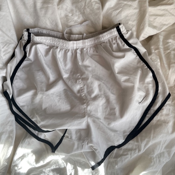 Women’s Nike running shorts - Picture 1 of 4